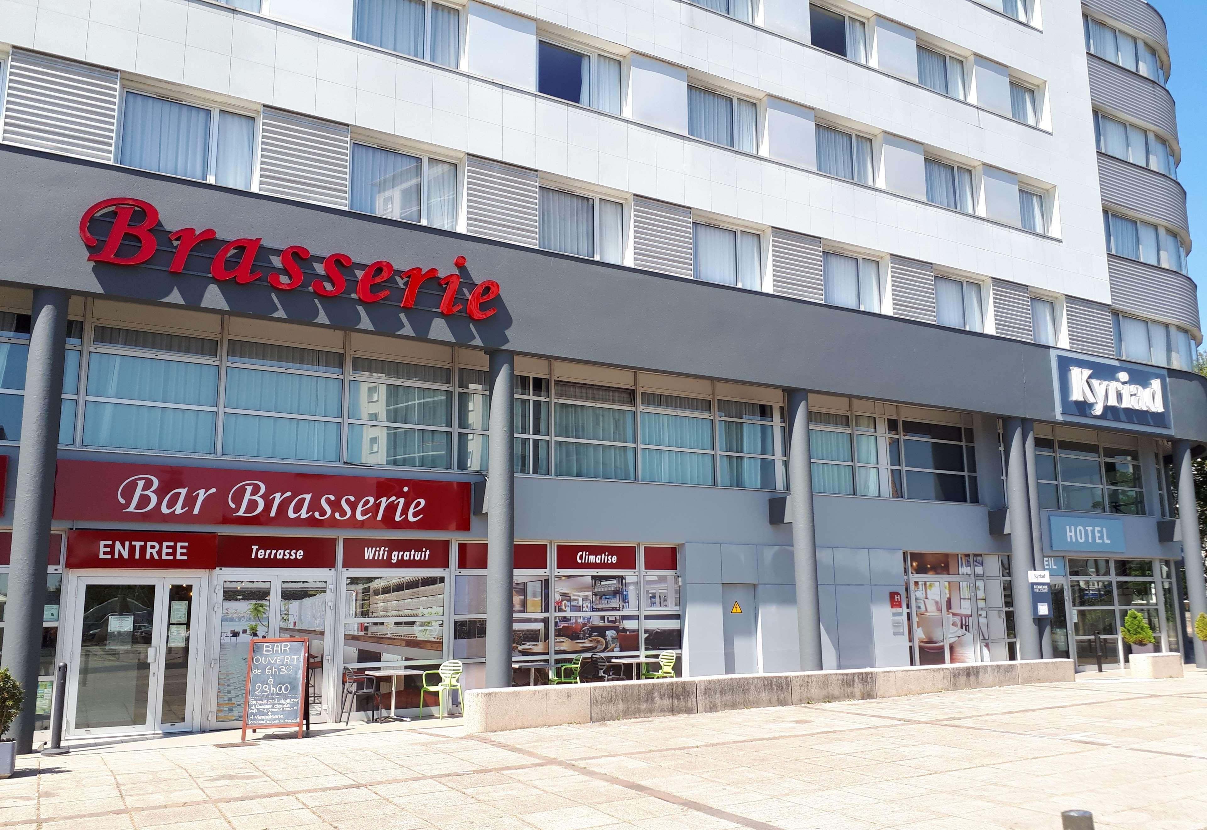 基里亚德图尔圣皮埃尔库尔车站酒店 圣皮埃尔德科尔 外观 照片